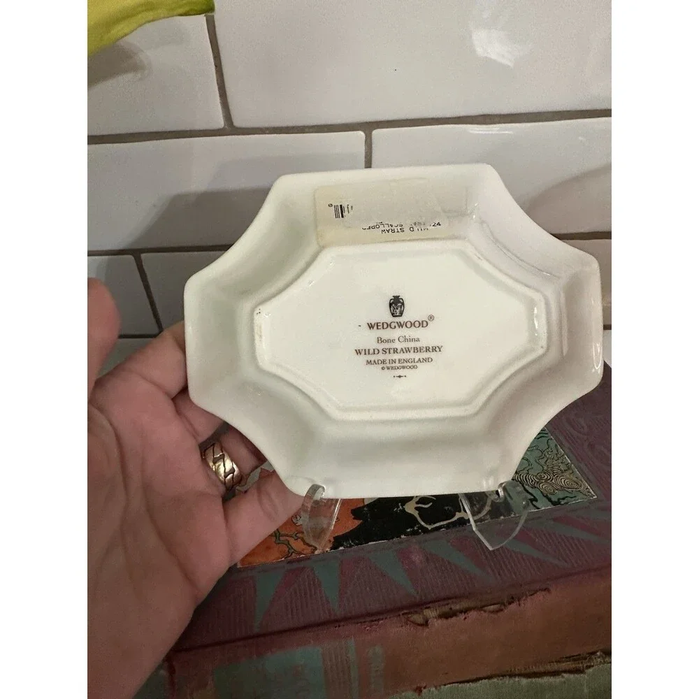 Wedgwood Bone China Wild Strawberry Small Trinket Soap Dish Tray England